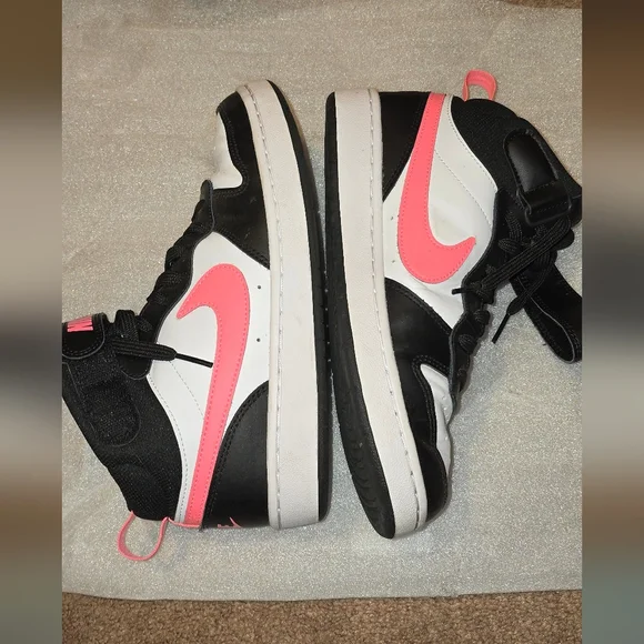 Nike Court Borough Mid, kids size 6.5y, women 8 - Picture 3 of 7